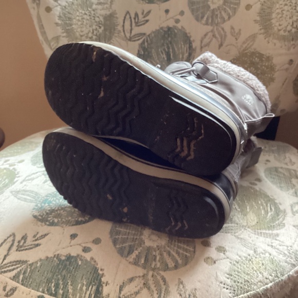 Sorel Youth Winter Boots - size 5 - Picture 2 of 7